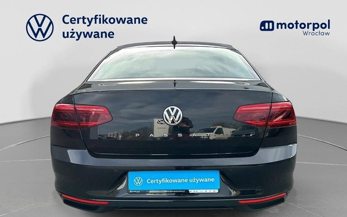 Volkswagen Passat cena 92900 przebieg: 129436, rok produkcji 2020 z Józefów małe 781